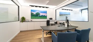 heller, freundlicher, moderner Besprechungsraum